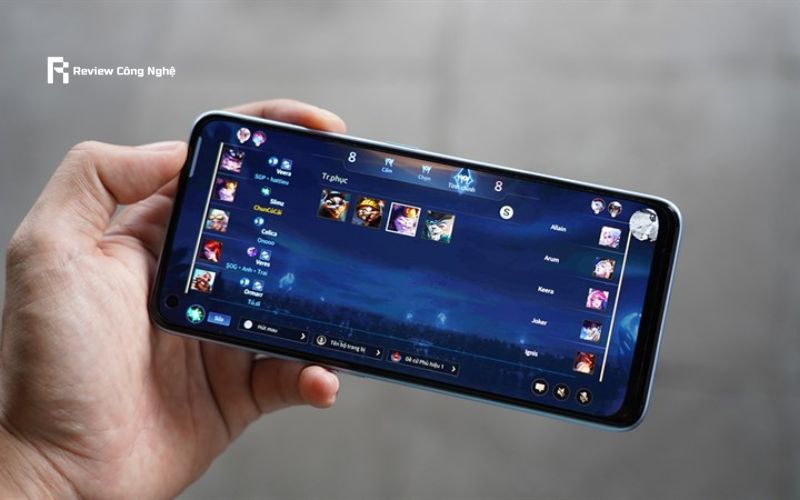 Chipset Snapdragon 8 Gen 2/Gen 3, Dimensity 9200+, hoặc Snapdragon 7+ Gen 2 hỗ trợ chơi game, tác vụ nặng mượt mà