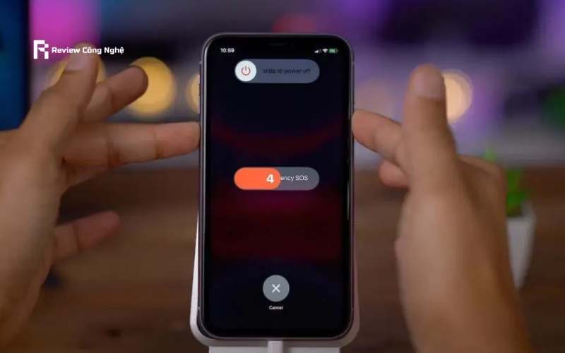 Liên hệ trợ lý ảo Siri để khởi động lại iPhone