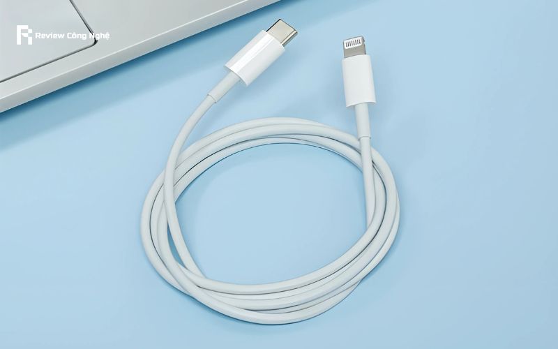 Cách kiểm tra cáp sạc iPhone chính hãng qua đầu cắm Lightning và USB