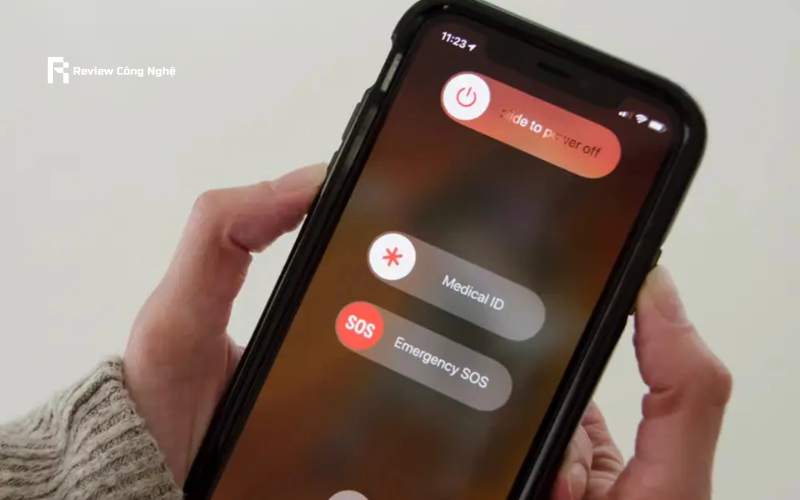 Thử tắt nguồn và mở lại iPhone