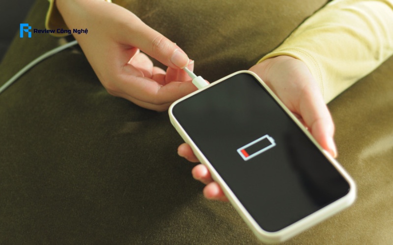 Pin iPhone bình thường khoảng 500 chu kỳ sạc