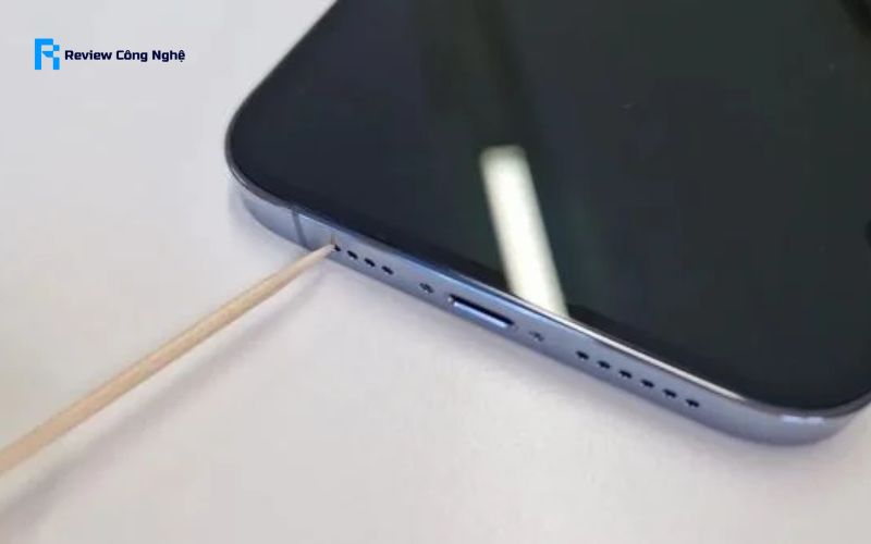 Lưu ý khi vệ sinh loa iPhone